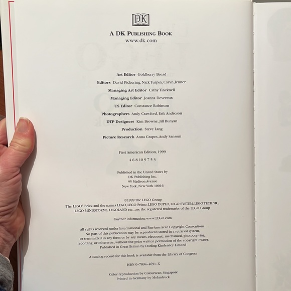 The Ultimate Lego Book - Picture 2 of 9